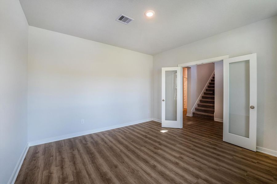 Spacious, unfurnished interior of a new home in Deer Pines, Conroe (Image 41).