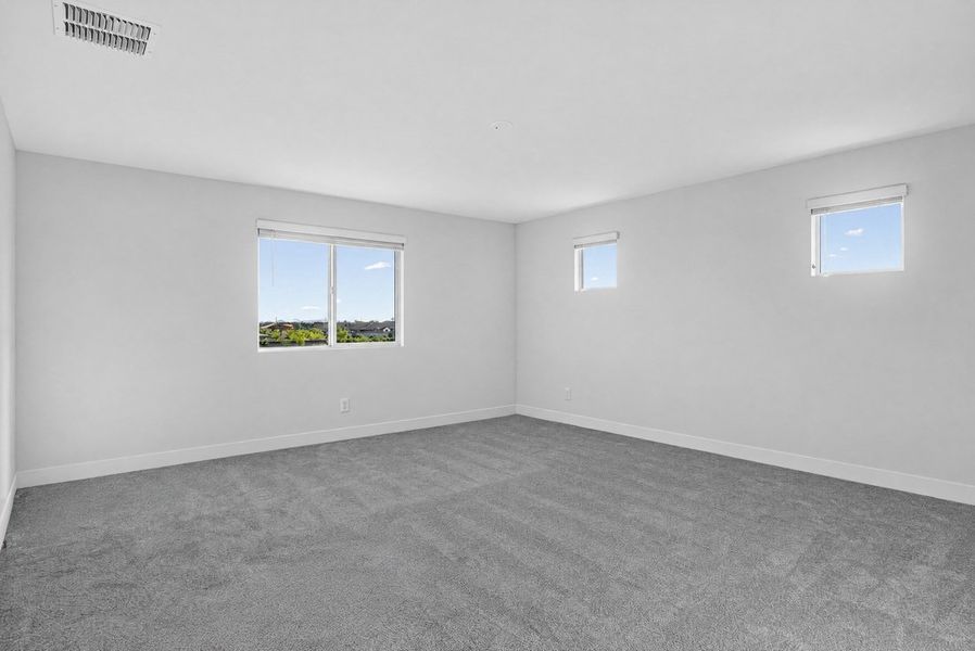 Spacious, unfurnished interior of a new home in Allen Ranches, Litchfield Park (Image 16).