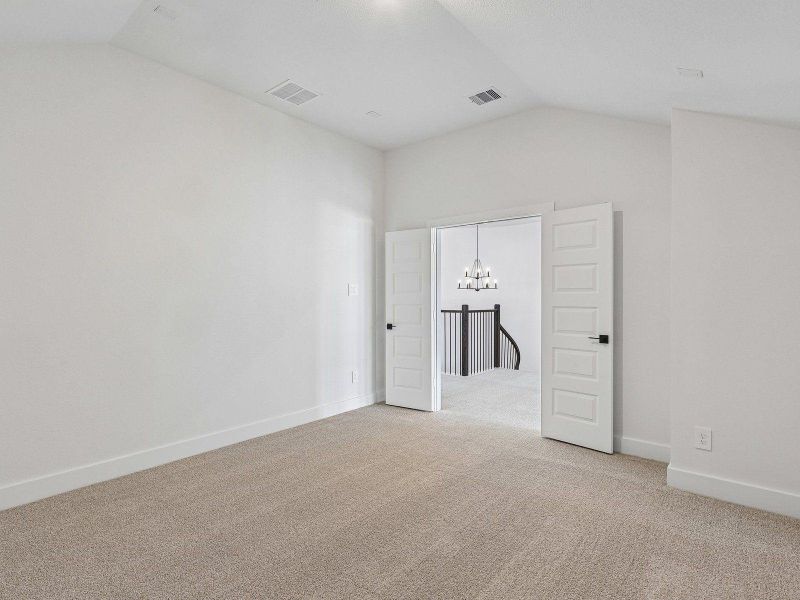 Spacious, unfurnished interior of a new home in Kingdom Heights, Rosenberg (Image 20).