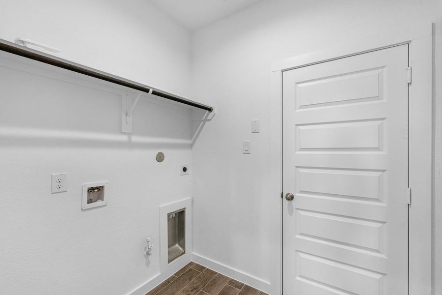 Spacious, unfurnished interior of a new home in Huntington Place, Rosharon (Image 14).