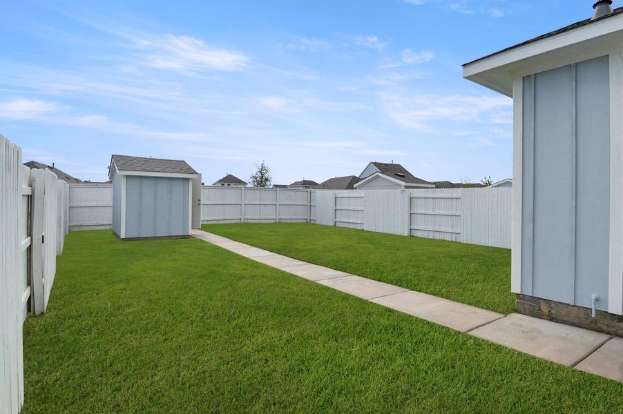 Exterior details and patio area of a home in Harvest Ridge, Elgin (Image 20).