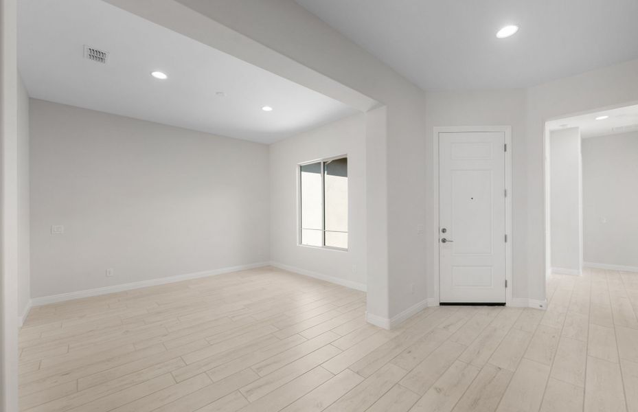 Spacious, unfurnished interior of a new home in Artisan at Asante, Surprise (Image 29).