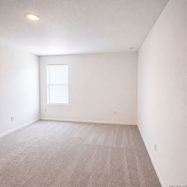 Spacious, unfurnished interior of a new home in Landon Ridge, San Antonio (Image 11).