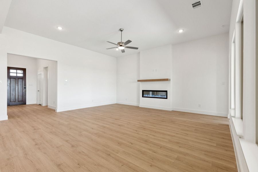 Representative unfurnished interior of a home built from the Halsted by Centre Living Homes in Lakeway Estates, Waxahachie (Image 29).