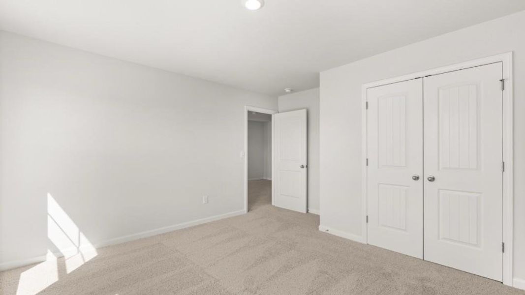 Spacious, unfurnished interior of a new home in Falcon Landing, Gainesville (Image 24).