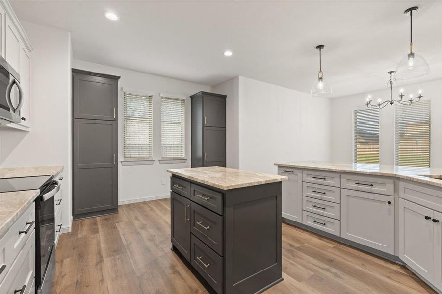 Furnished interior view inside a new home in , Cleburne (Image 11).