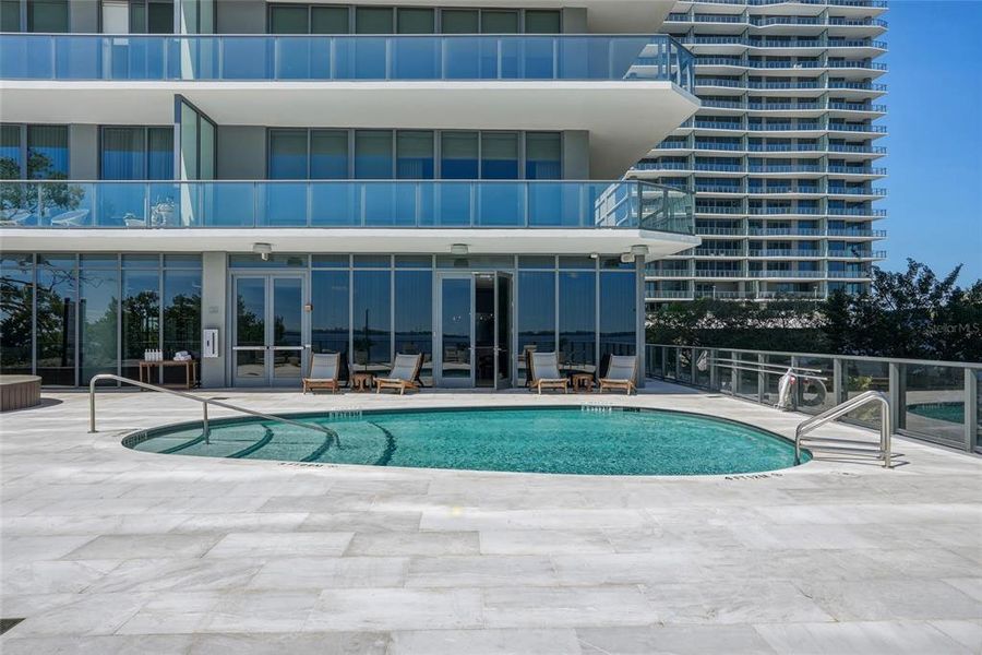 Condo located in Tampa, FL showcasing its design and architecture (Image 42).