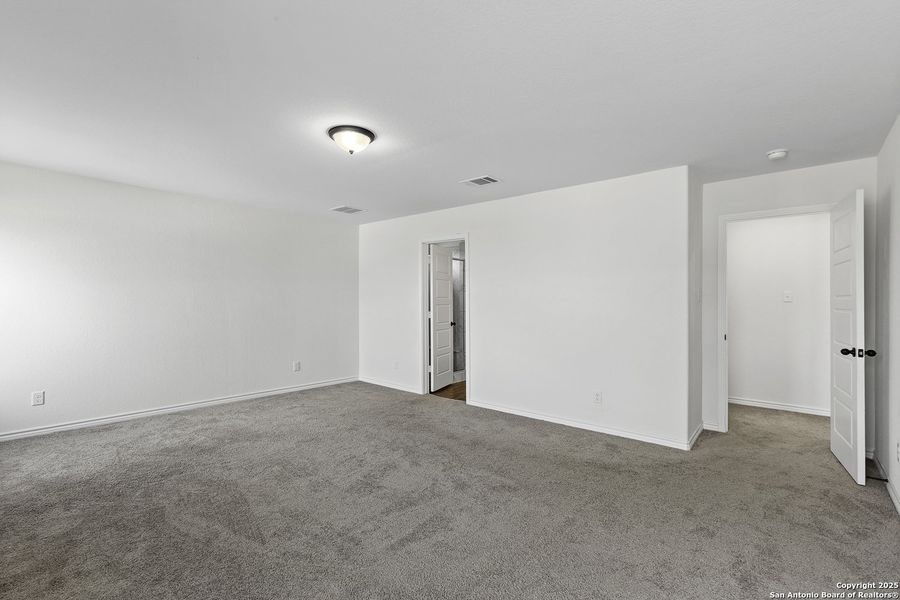 Spacious, unfurnished interior of a new home in Knox Ridge, Converse (Image 15).
