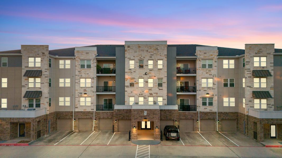 Condo located in Houston, TX showcasing its design and architecture (Image 3).