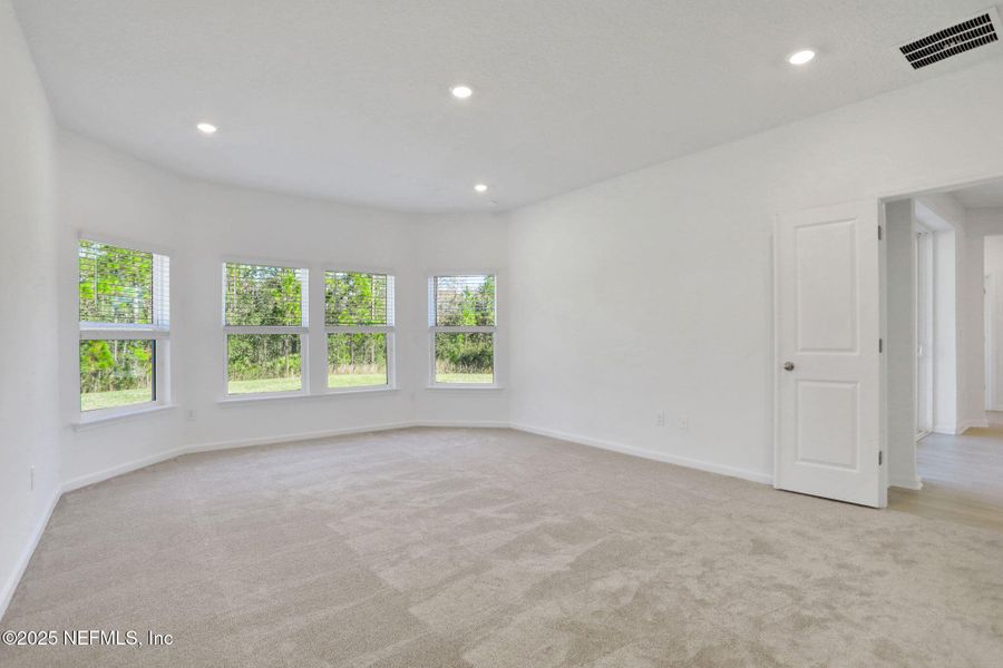 Spacious, unfurnished interior of a new home in , Green Cove Springs (Image 20).