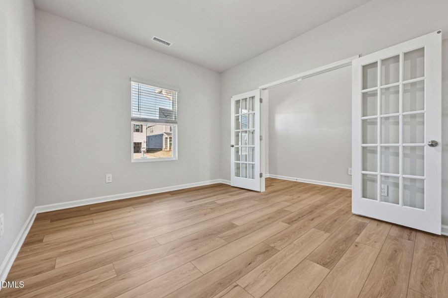 15-web-or-mls-Raleigh - Oak Manor - 537