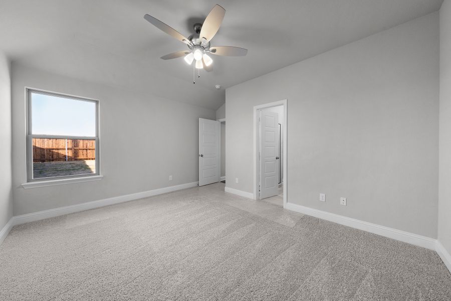 Spacious, unfurnished interior of a new home in Stonecreek, Sulphur Springs (Image 27).