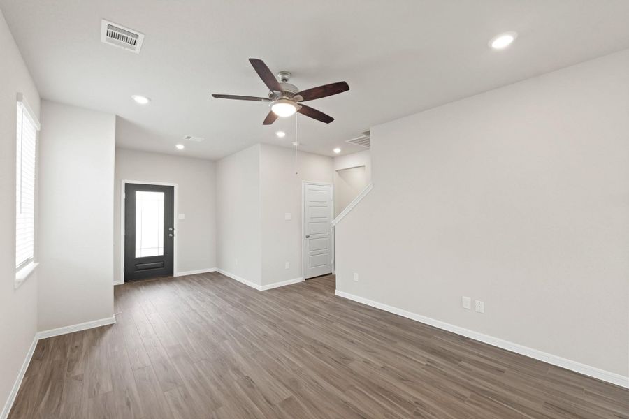 Spacious, unfurnished interior of a new home in Bammel Oaks, Houston (Image 6). Spacious, unfurnished interior of a new home in Bammel Oaks, Houston (Image 6).