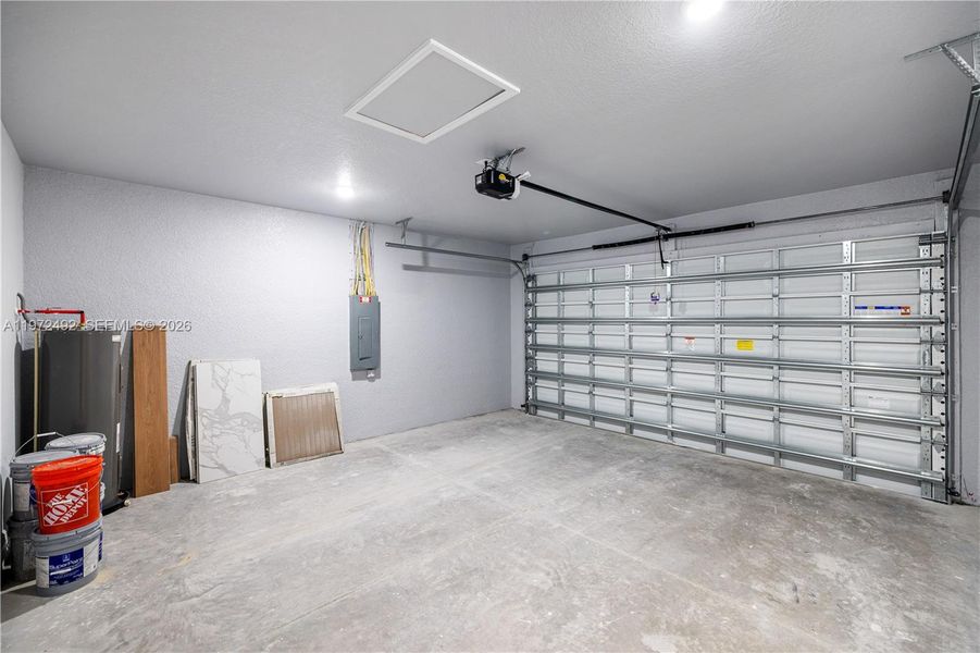 Spacious, unfurnished interior of a new home in , North Port (Image 24).