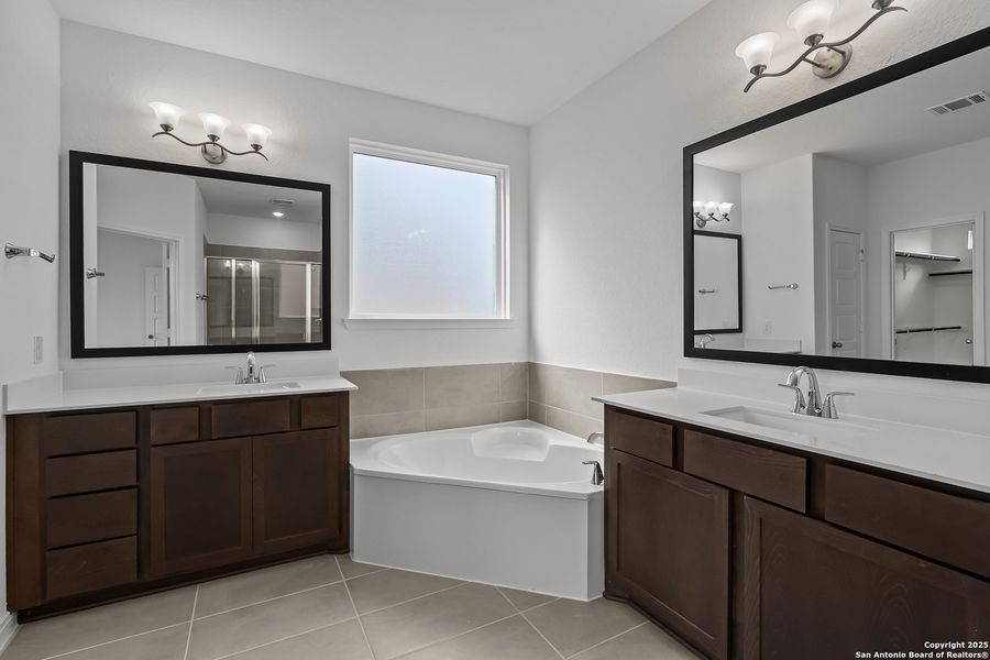 Furnished interior view inside a new home in Homestead 75', Schertz (Image 10).