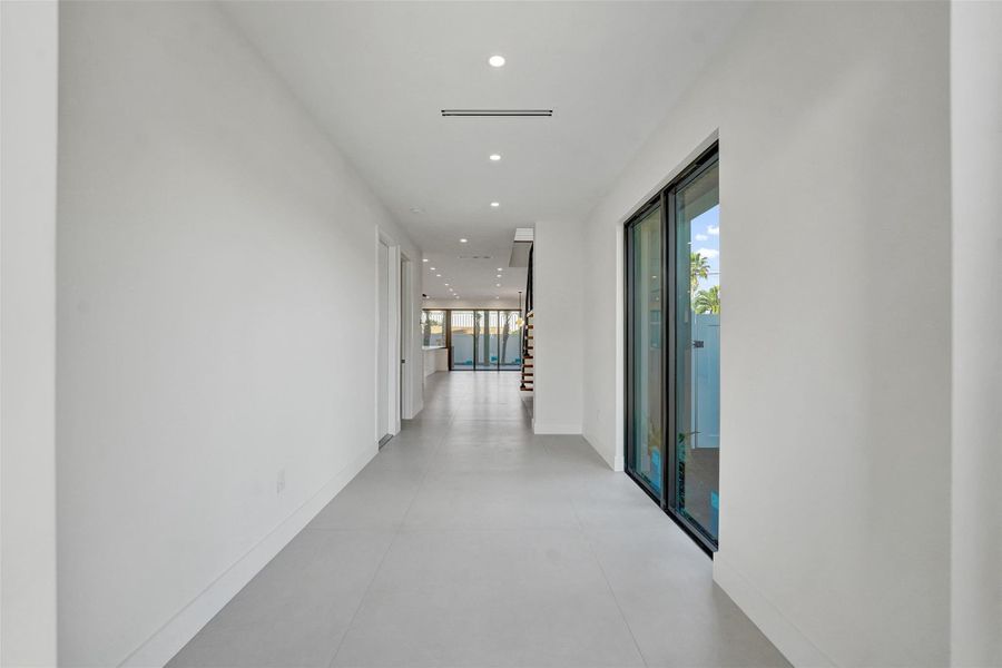 Spacious, unfurnished interior of a new home in , Fort Lauderdale (Image 85). Spacious, unfurnished interior of a new home in , Fort Lauderdale (Image 85).