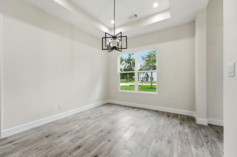 Spacious, unfurnished interior of a new home in , Roman Forest (Image 24).