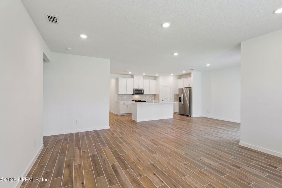 Spacious, unfurnished interior of a new home in Colbert Landings, Palm Coast (Image 14).
