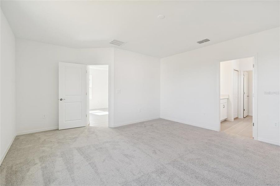 Spacious, unfurnished interior of a new home in Southpointe, Palmetto (Image 24).