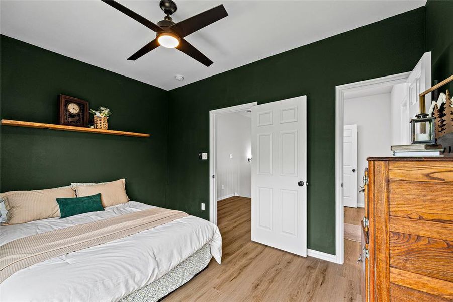 Furnished interior view inside a new home in , Granbury (Image 8).