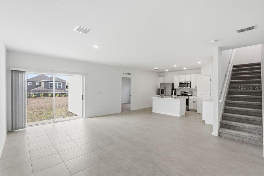 Spacious, unfurnished interior of a new home in Marion Creek, Haines City (Image 19).