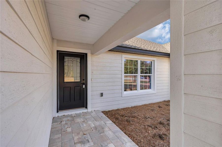 Exterior details and patio area of a home in , Dunnellon (Image 33).