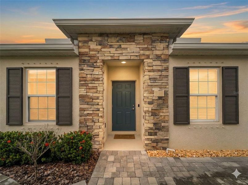 Exterior details and patio area of a home in , Port Charlotte (Image 39).