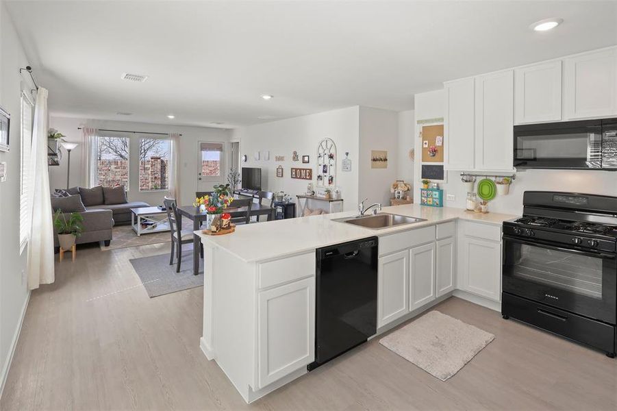 Furnished interior view inside a new home in Mobberly Farms, Pilot Point (Image 7).