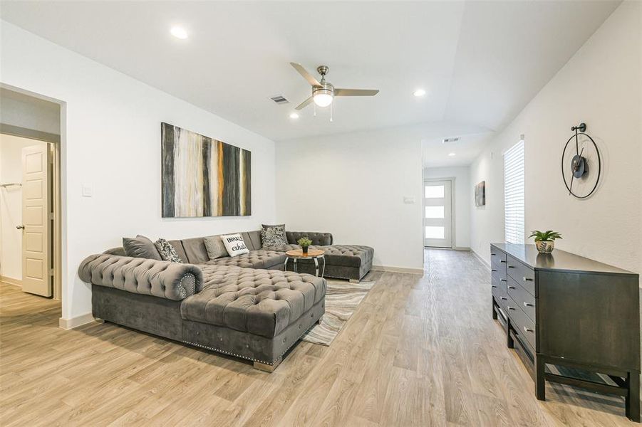 Image 5 of a home in City Gate.