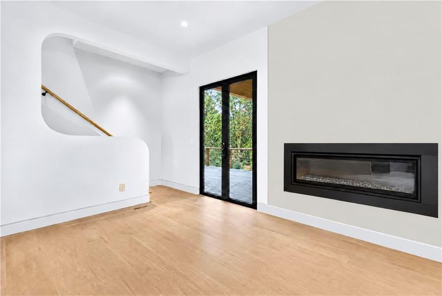 Spacious, unfurnished interior of a new home in , Dunwoody (Image 73).