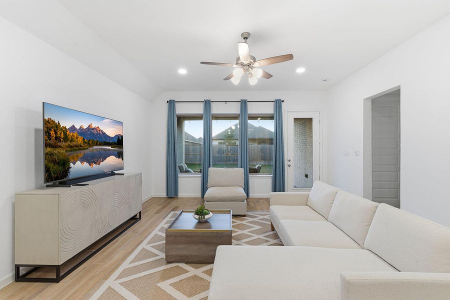 Furnished interior view inside a new home in Meridiana 40'/45', Manvel (Image 32).