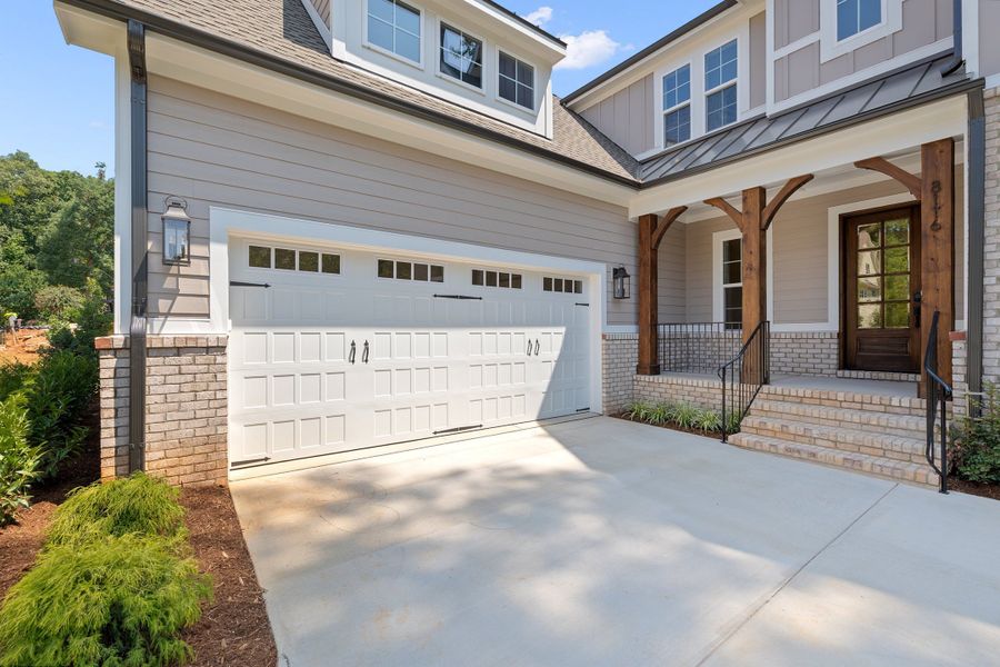 Representative exterior details of a home built from the The Emerson by RobuckHomes in Stonehenge, Raleigh (Image 49).