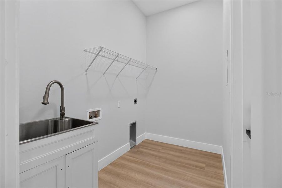 Spacious, unfurnished interior of a new home in , Pinellas Park (Image 46).