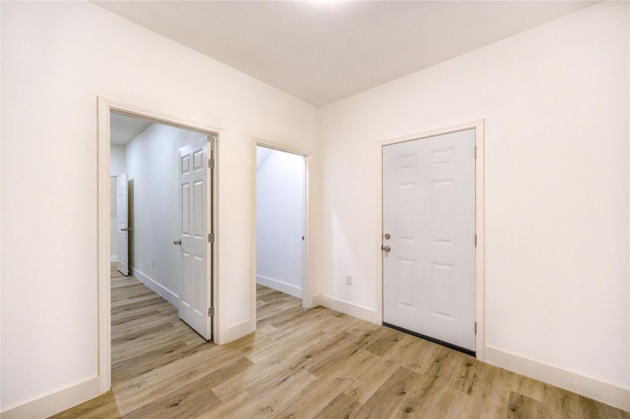 Spacious, unfurnished interior of a new home in , Humble (Image 21).