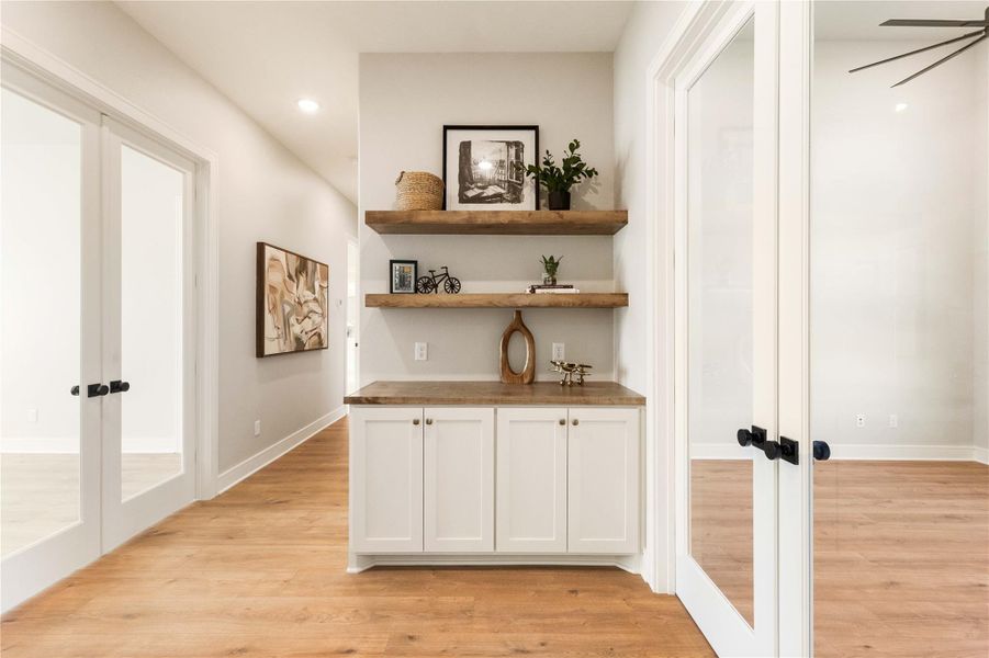Furnished interior view inside a new home in , Bryan (Image 13).