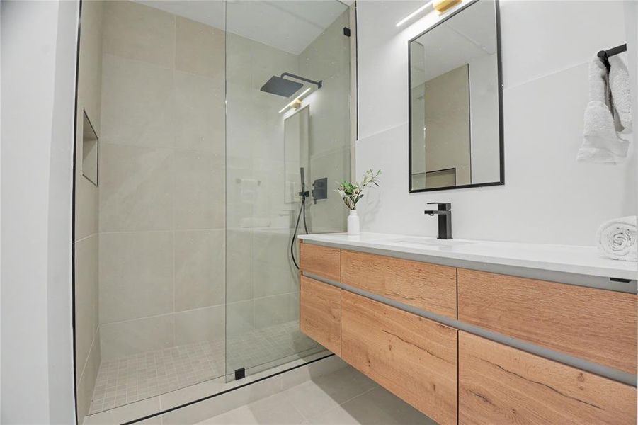 Furnished interior view inside a new home in , Carrollton (Image 7).