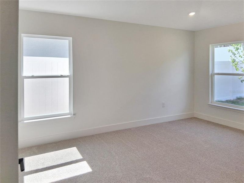 Spacious, unfurnished interior of a new home in Arbor Park, Leesburg (Image 12).
