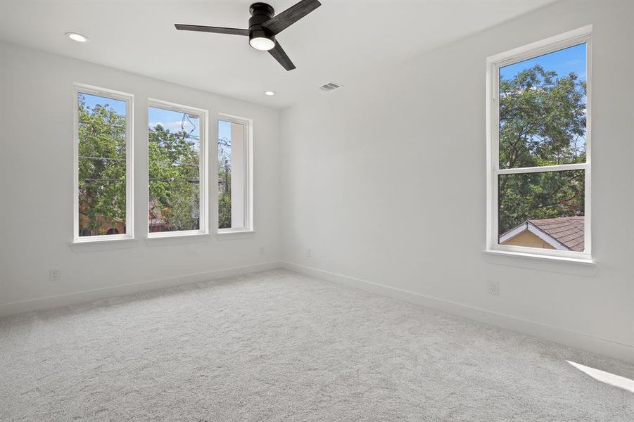 Unfurnished room featuring carpet flooring and ceiling fan