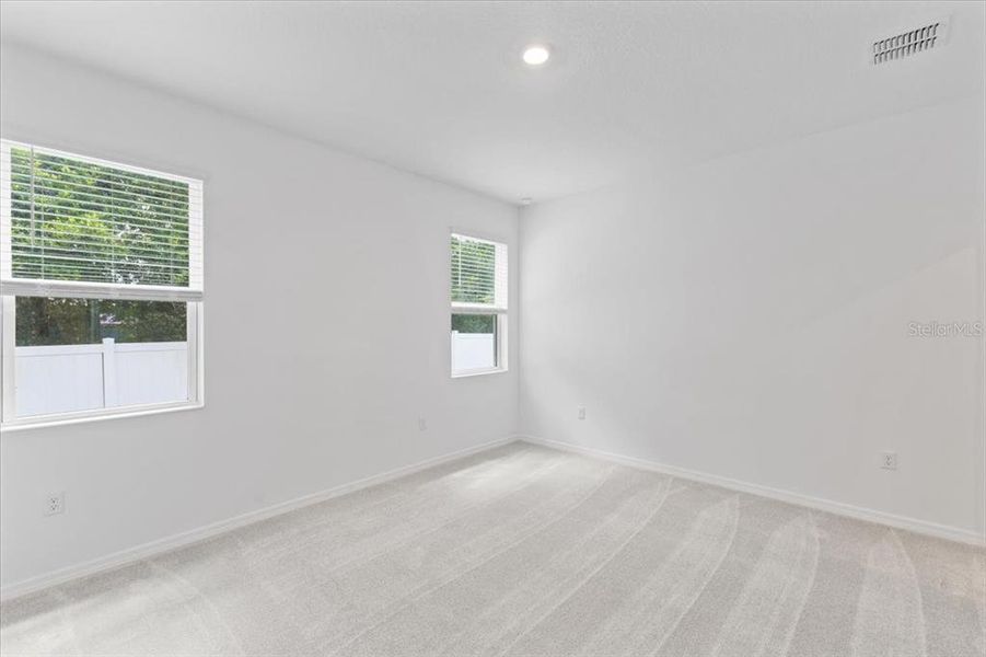 Spacious, unfurnished interior of a new home in Mirror Lake Village, Fruitland Park (Image 6).