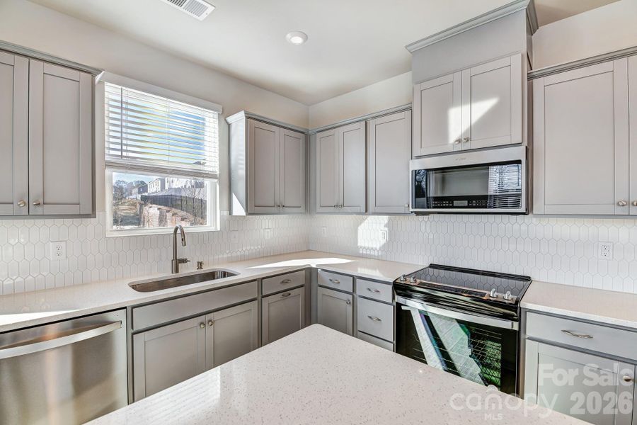 For representation purposes of floorplan only, actual homesite is under construction and design and structural options may vary For representation purposes of floorplan only, actual homesite is under construction and design and structural options may vary