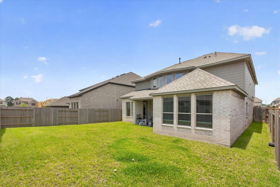 Exterior details and patio area of a home in Lago Mar – 50', Texas City (Image 27).