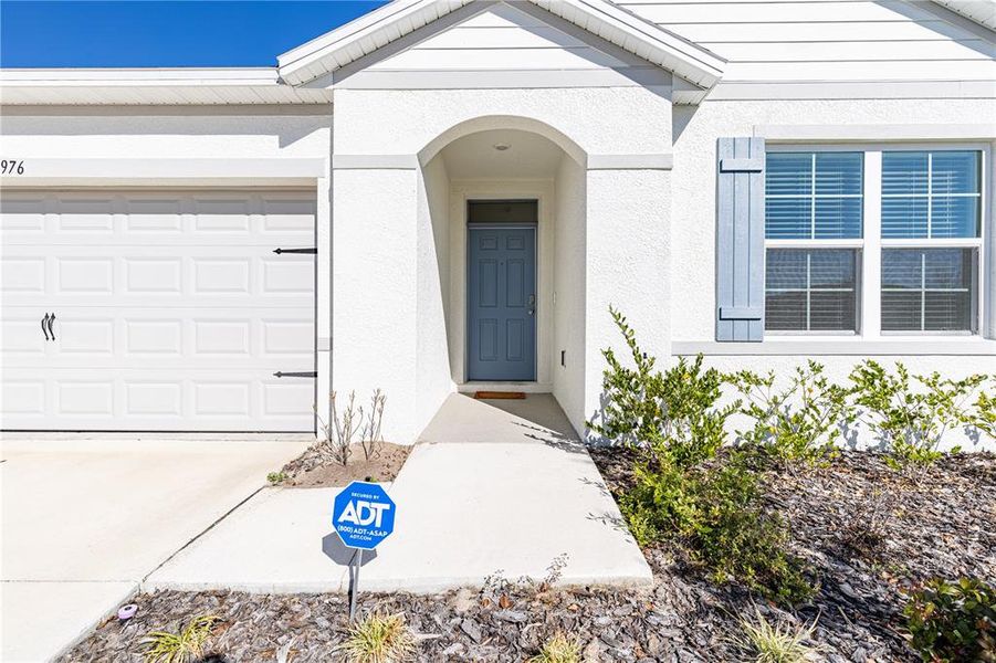 Exterior details and patio area of a home in Magnolia Pointe, Umatilla (Image 30).