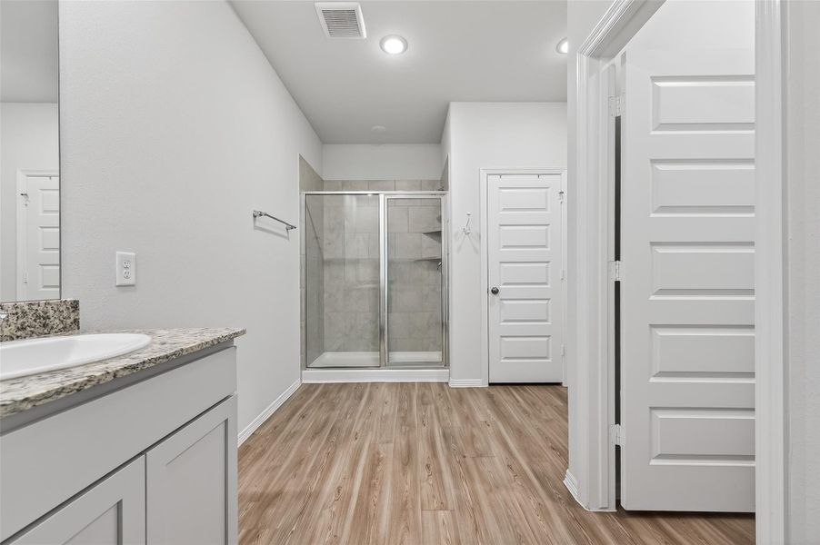 Furnished interior view inside a new home in , Tomball (Image 37).