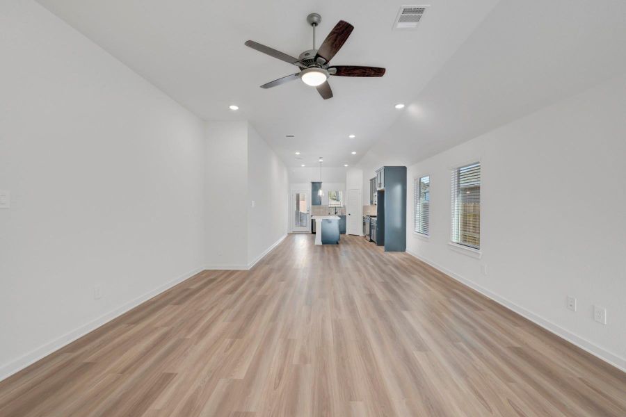 Spacious, unfurnished interior of a new home in Lone Star Landing, Montgomery (Image 19).