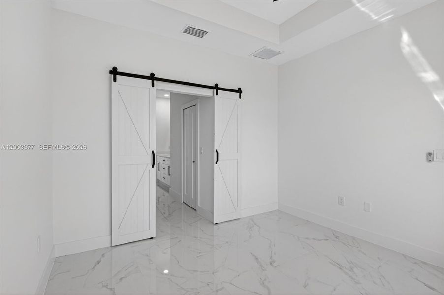 Spacious, unfurnished interior of a new home in , Lehigh Acres (Image 22).
