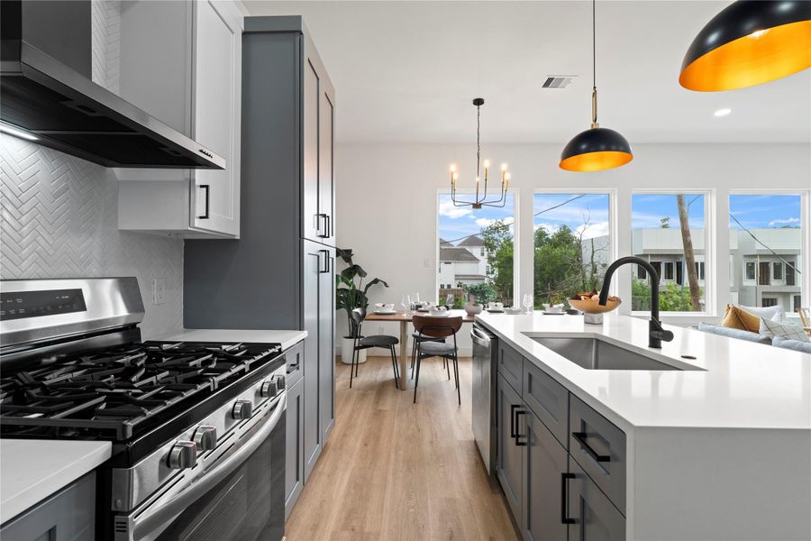 From prep to plating, the chef’s kitchen keeps you connected to the dining area and conversation beyond.