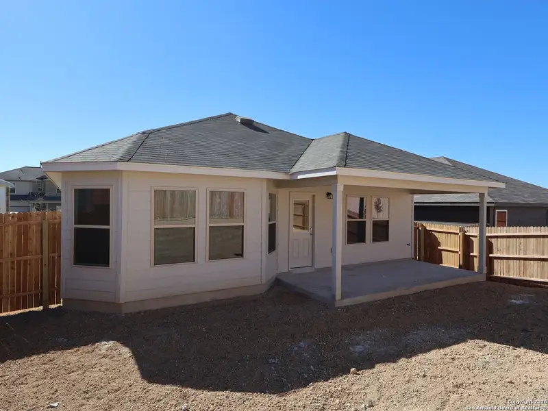 Exterior details and patio area of a home in Hunters Ranch, San Antonio (Image 4).