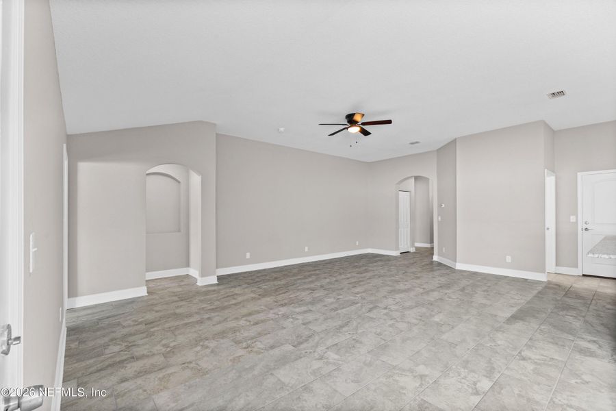 Spacious, unfurnished interior of a new home in , Jacksonville (Image 31).
