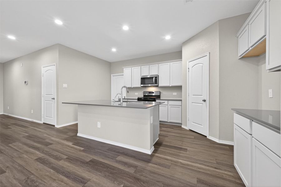 Furnished interior view inside a new home in Water Crest on Lake Conroe, Conroe (Image 14).