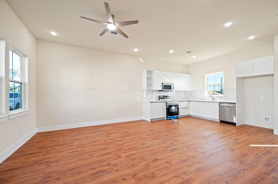 Spacious, unfurnished interior of a new home in Metro Village, Houston (Image 12).